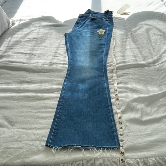 MOTHER Flare Jeans with embroidered Daisy - Picture 9 of 10